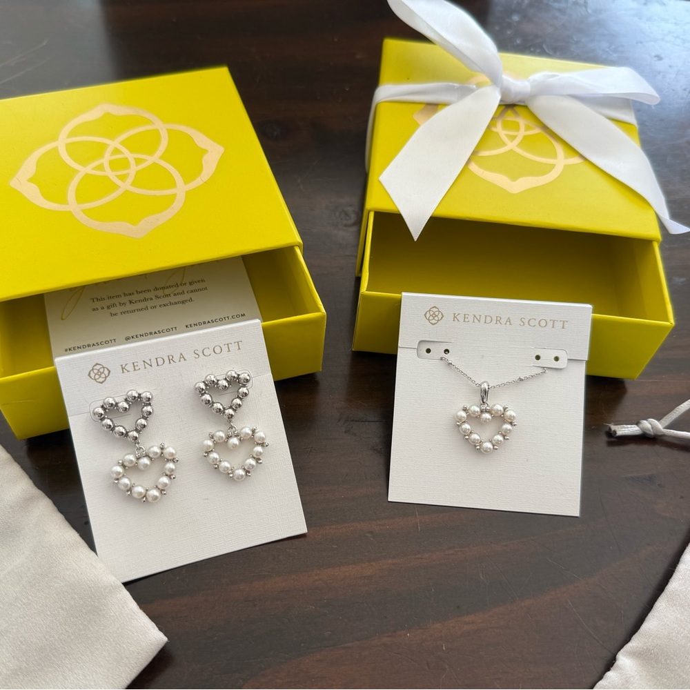 Kendra Scott Ashton Heart necklace and drop earring set in Rhodium White Pearl.